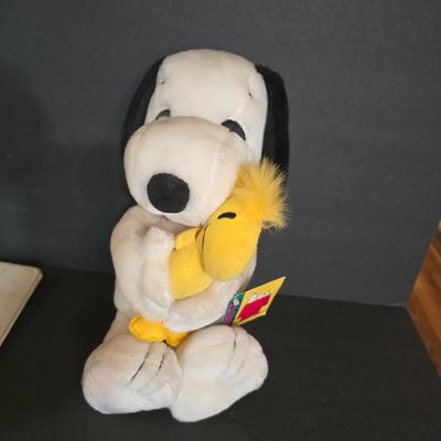Peanuts Collectibles Lot – Snoopy Plush & Vintage Clipboard