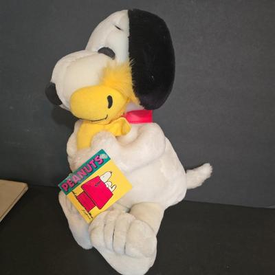Peanuts Collectibles Lot – Snoopy Plush & Vintage Clipboard