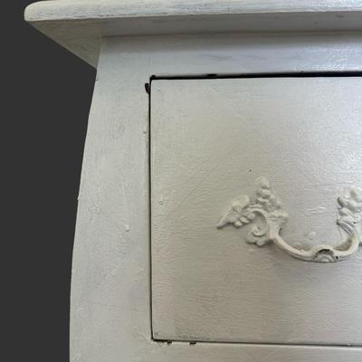 Sale Photo Thumbnail #197: Painted white. 

Dimensions: 33.5” H x 33.5” W x 18.5” D