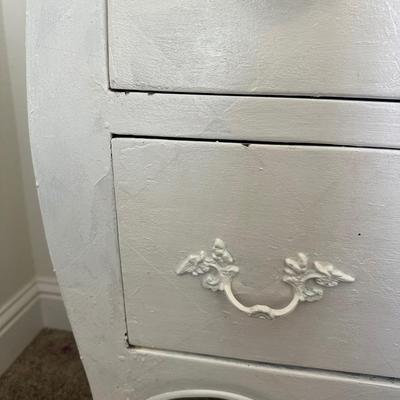 Sale Photo Thumbnail #205: Painted white. 

Dimensions: 33.5” H x 33.5” W x 18.5” D