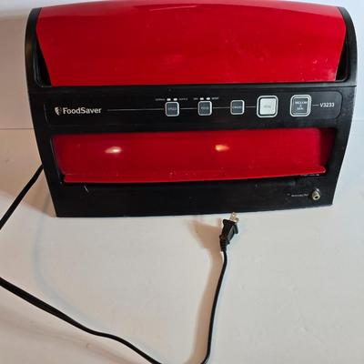 FoodSaver V3233 Vacuum Sealer – Red & Black