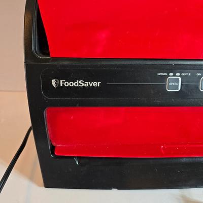 FoodSaver V3233 Vacuum Sealer – Red & Black