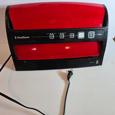 FoodSaver V3233 Vacuum Sealer – Red & Black