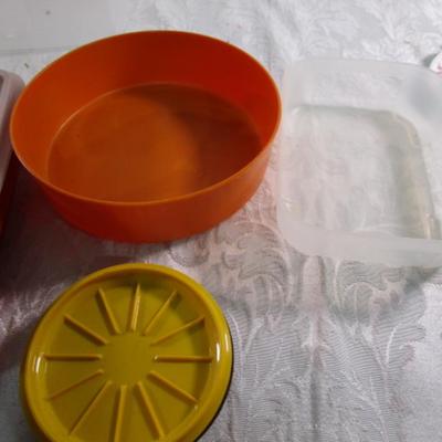 Tupperware dishes & Rubbermaid 2-qt bottle