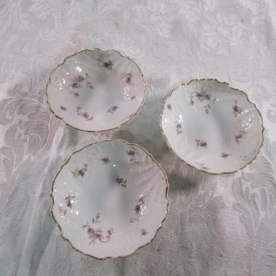 3 small China bowls with gold edges