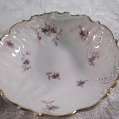3 small China bowls with gold edges