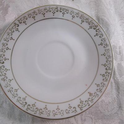 3 decorative plates, 1 saucer