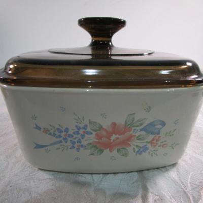 Corning ware 1.5 liter casserole dish with lid
