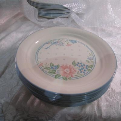 10 Corelle luncheon plates
