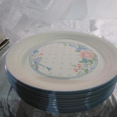 12 Corelle dinner plates
