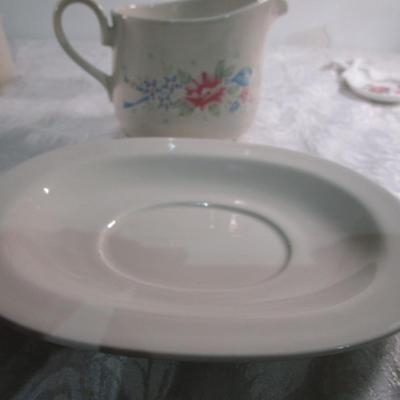 1 Corelle Gravy Boat with plate