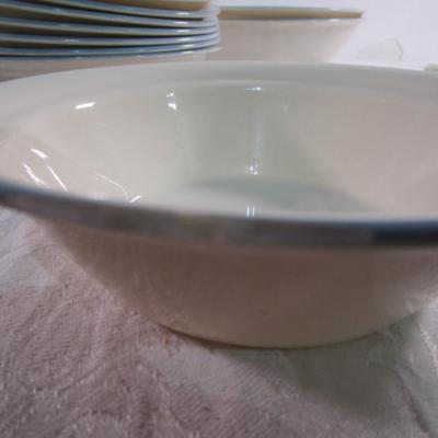 8 Corelle bowls