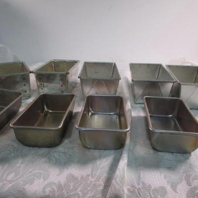 9 loaf pans, 5 are small, 4 are mini
