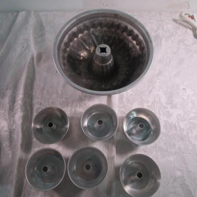 6 mini angel food cake pans, 1 large Jello mold