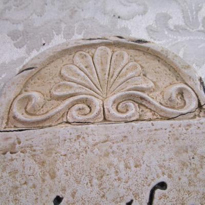3 decorative plaques, 1 snowman décor