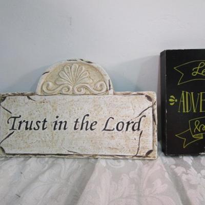 3 decorative plaques, 1 snowman décor