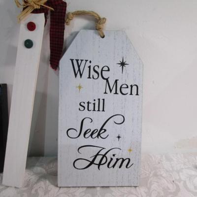 3 decorative plaques, 1 snowman décor