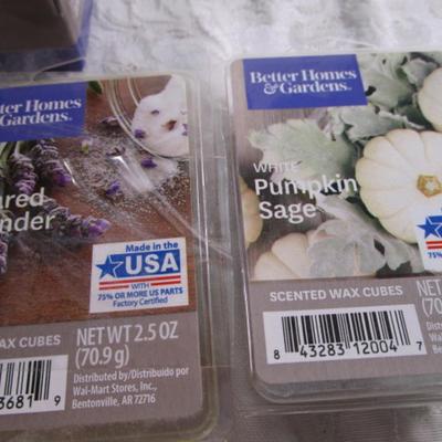 New in box Wax Warmer, with 4 pkgs scented wax