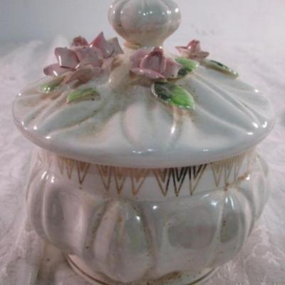 2 small decorative plates, 1 ceramic jar with lid