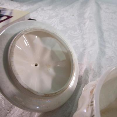 2 small decorative plates, 1 ceramic jar with lid