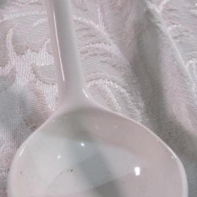 2 small spoon rests, 1 miniature ladle, 1 shaker