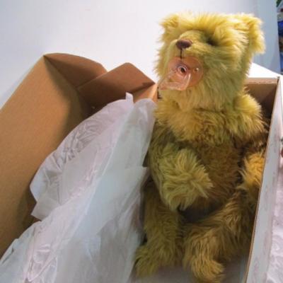 Lee Middleton Original Dolls Bear named Newborn Taylor