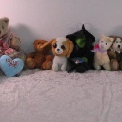 15 Stuffed animals