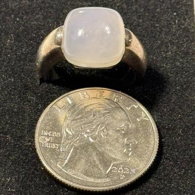 VINTAGE MID-CENTURY PREOWNED STERLING SILVER MOONSTONE RING (FULL 6.75) IN GOOD PREOWNED CONDITION AS PICTURED.