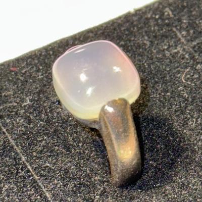 VINTAGE MID-CENTURY PREOWNED STERLING SILVER MOONSTONE RING (FULL 6.75) IN GOOD PREOWNED CONDITION AS PICTURED.