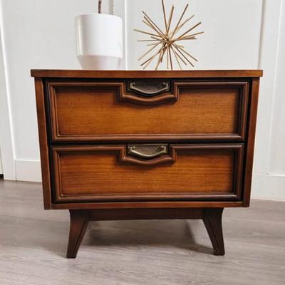 Vintage Mid Century 2-Drawer Walnut Nightstand w/Sculptural Facade, Brass Hardware & Tapered Legs