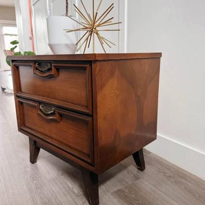 Vintage Mid Century 2-Drawer Walnut Nightstand w/Sculptural Facade, Brass Hardware & Tapered Legs
