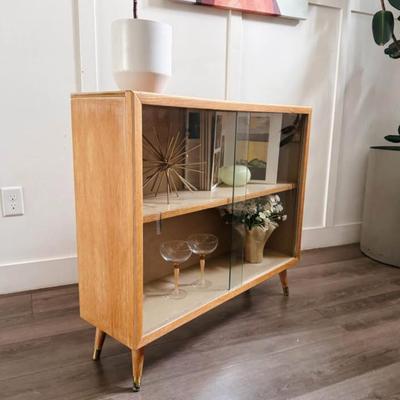 Vintage Mid Century 2-Tier Distressed Maple Display Cabinet or Bar w/Original Glass Doors & Tapered Legs