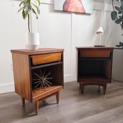 Pair of Vintage Mid Century Single Drawer Walnut Nightstands w/Floating Sculptural Facade Drawers & Tapered Legs