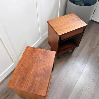 Pair of Vintage Mid Century Single Drawer Walnut Nightstands w/Floating Sculptural Facade Drawers & Tapered Legs