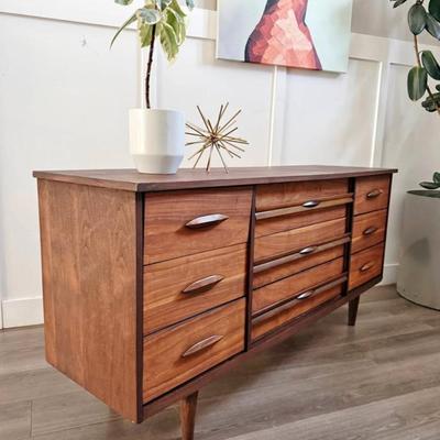 Vintage Mid Century 9-Drawer Walnut Dresser Credenza w/Hand Carved Wooden Pulls & Tapered Legs