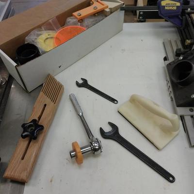 DELTA CONTRACTOR TABLE SAW WITH ANGLE EASE ADAPTER