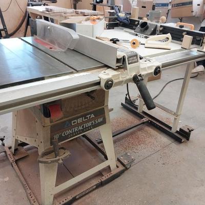 DELTA CONTRACTOR TABLE SAW WITH ANGLE EASE ADAPTER