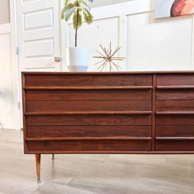 Vintage Mid Century 6-Drawer Walnut Dresser Credenza w/Sculptural Wooden Pulls & Tapered Legs