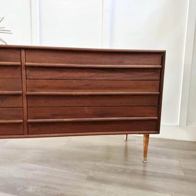 Vintage Mid Century 6-Drawer Walnut Dresser Credenza w/Sculptural Wooden Pulls & Tapered Legs
