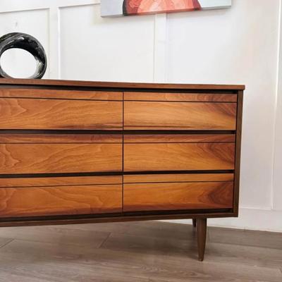 Vintage Mid Century 9-Drawer Dresser Credenza w/Beautiful Grain Facade & Tapered Legs