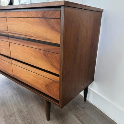 Vintage Mid Century 9-Drawer Dresser Credenza w/Beautiful Grain Facade & Tapered Legs