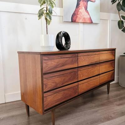 Vintage Mid Century 9-Drawer Dresser Credenza w/Beautiful Grain Facade & Tapered Legs