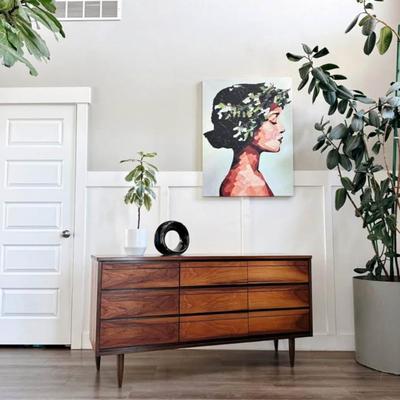 Vintage Mid Century 9-Drawer Dresser Credenza w/Beautiful Grain Facade & Tapered Legs