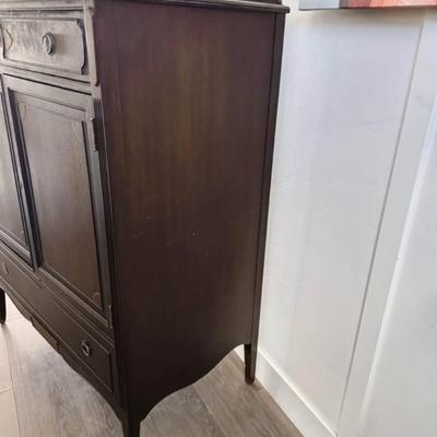 Antique 5-Drawer Mahogany Chest of Drawers Highboy Dresser w/Seashell Motif by Berkey & Gay Furniture