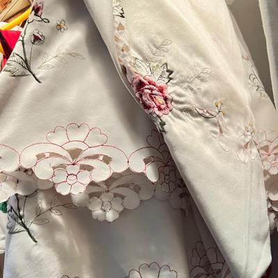 BIG Lot Vintage Contemp. Table Linens - Embroidered, Lace, Tatted