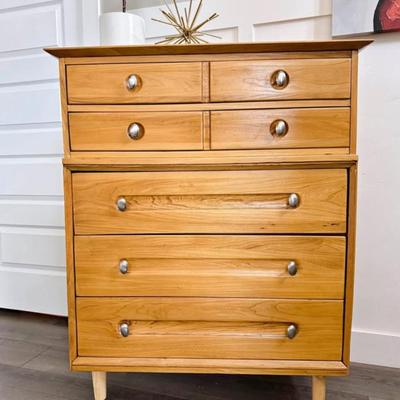 Vintage Mid Century 5-Drawer Highboy Dresser w/Chrome Pulls & Tapered Legs by LA Period Furniture
