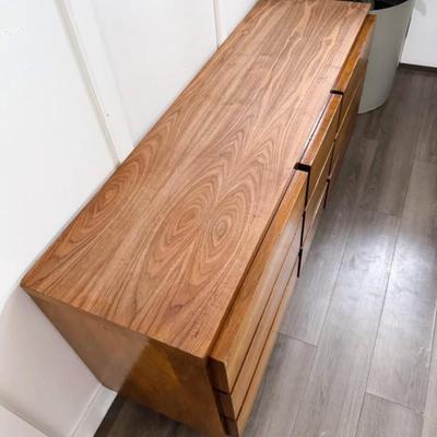 Vintage Mid Century 9-Drawer Walnut Dresser Credenza w/Thick Sculptural Drawer Facade & Tapered Legs