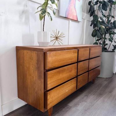Vintage Mid Century 9-Drawer Walnut Dresser Credenza w/Thick Sculptural Drawer Facade & Tapered Legs