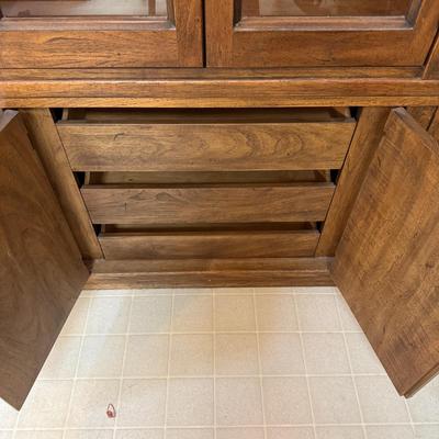 Drexel Lighted China Cabinet (K-BM)