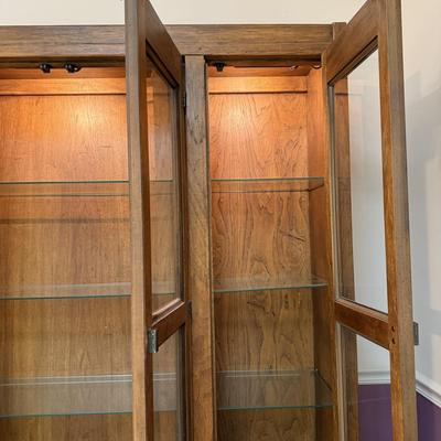 Drexel Lighted China Cabinet (K-BM)